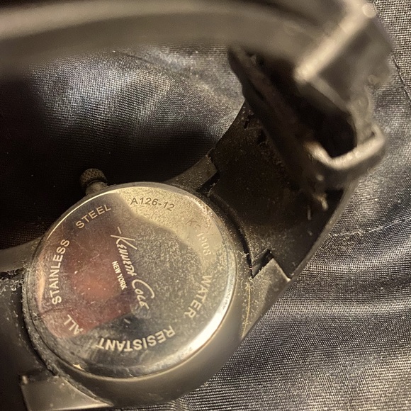 Kenneth Cole of New York stainless steel Watch - Picture 2 of 3